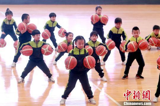 如何提升分卫的防守技巧_0
